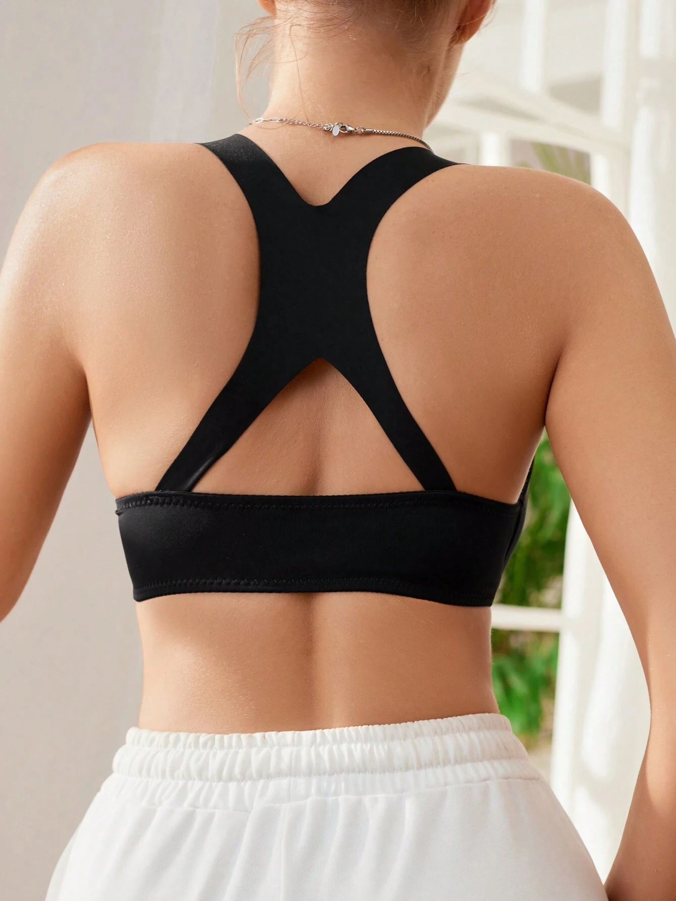 Minimalist Casual Front Closure Sexy Backless Crossed Shoulder Strap Adjustable Seamless Push Up Sport Yoga Bra